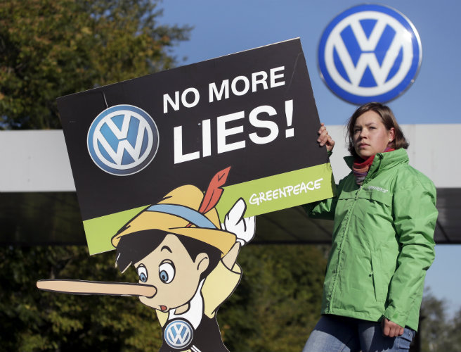 Volkswagen suspends R&D chiefs