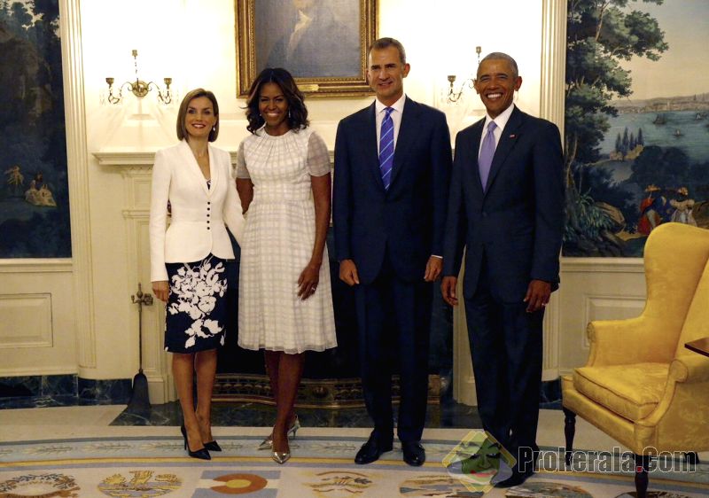 The President of the United States Barack Obama, King Felipe of Spain 2R) Michelle Obama