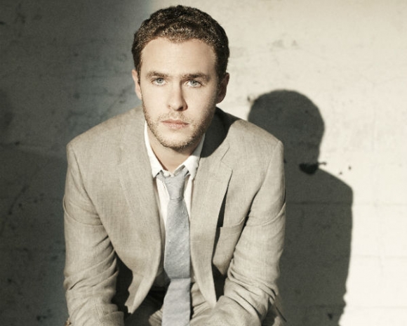 Iain De Caestecker