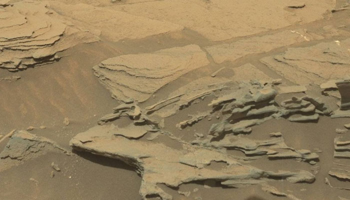 Floating spoon spotted on Mars