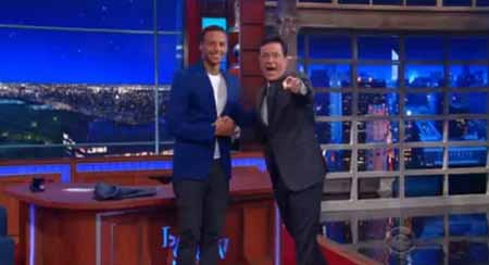 Stephen Colbert, Stephen Curry play one-on-one game of hamper basketball