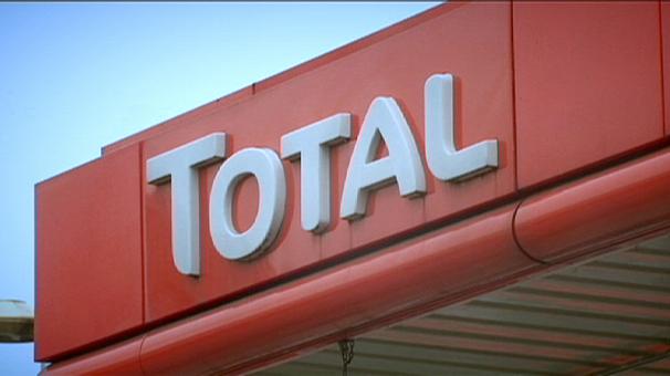 Total to slash spending by $3B as oil price bites