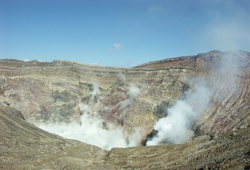 Japan's Mt Aso volcano erupts without warning