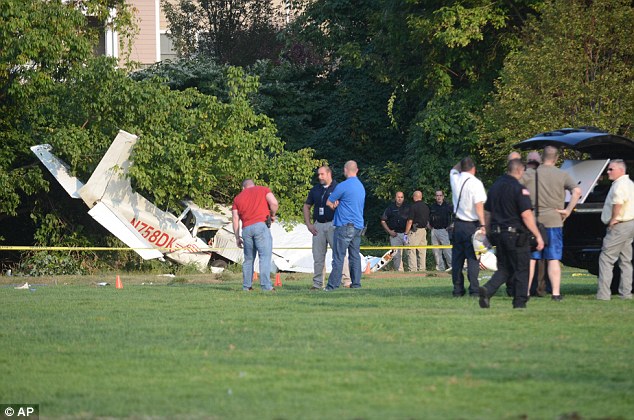 Small plane crash-lands in Bergen County, officials say