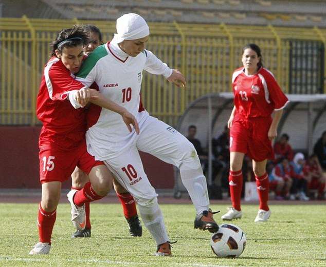 Iran: Footballer calls for easing of women's travel laws