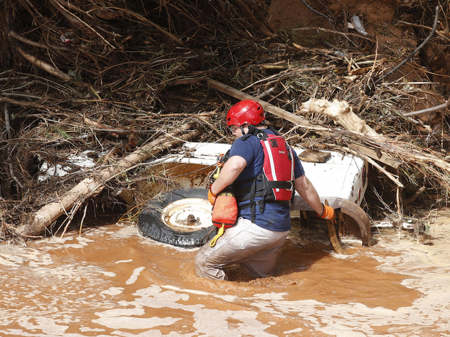 9 dead in US flash flood