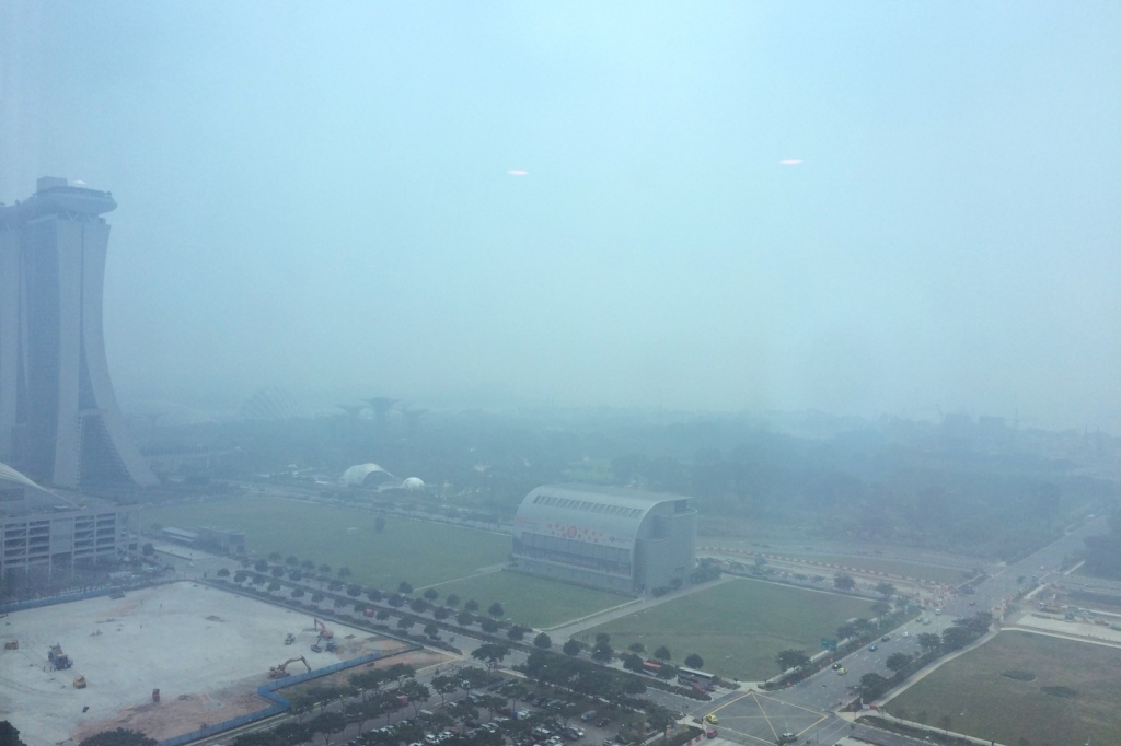 A thick haze covers Singapore's Marina Bay district on 23 September 2015. Image Eco-Business