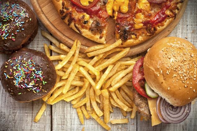 Adult cancer survivors who should be eating a very healthy diet were falling far short of the USDA guidelines a new study has found