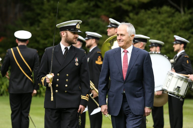 Australian Prime Minister Malcolm Turnbull inspects the New Zealand Navy guard of honour at Government House in Auckland on 17 October 2015. Turnbull is in New Zealand to conduct bilateral talks with John Key on his first overseas trip as Austra