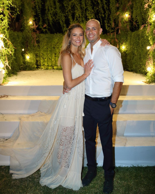 Bar Refaeli Shares First Photo From Her Wedding Day