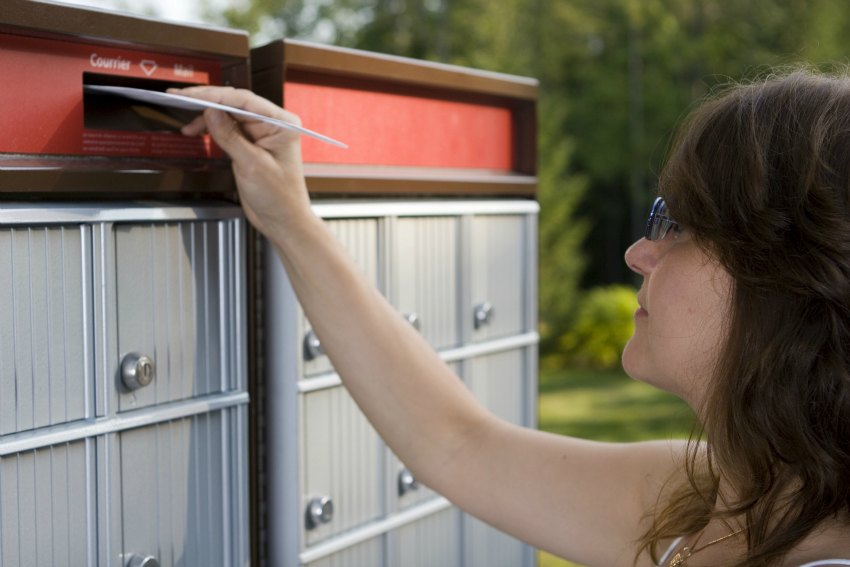 Canada Post still erecting community mailboxes despite Liberal pledge