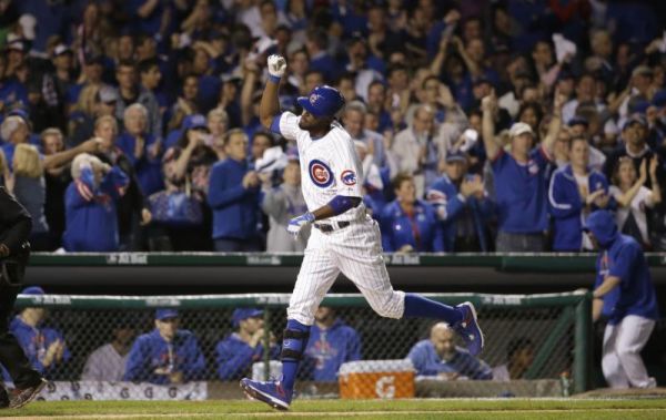 Chicago Cubs center fielder Dexter Fowler runs