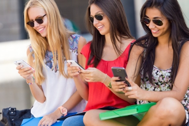 Study: Teens who can't stop texting are a lot like compulsive gamblers