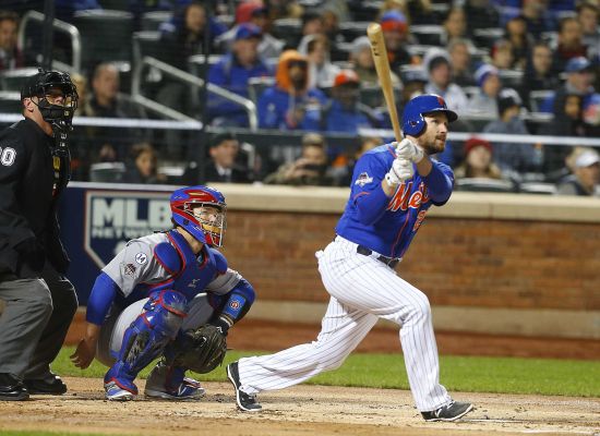 New York Mets second baseman Daniel Murphy hits