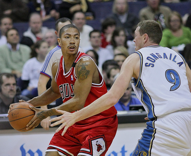 Derrick Rose rejoins Chicago Bulls after surgery but his return to full activity is still uncertain