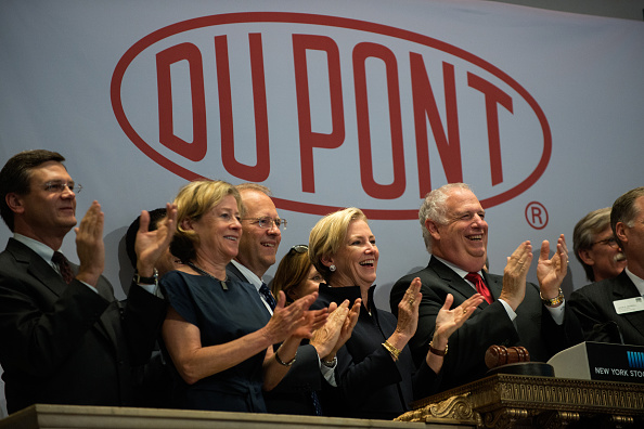 DuPont's sales and earnings drop in third quarter