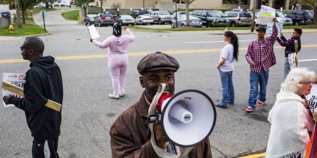 Michigan distributes water filters to residents of Flint