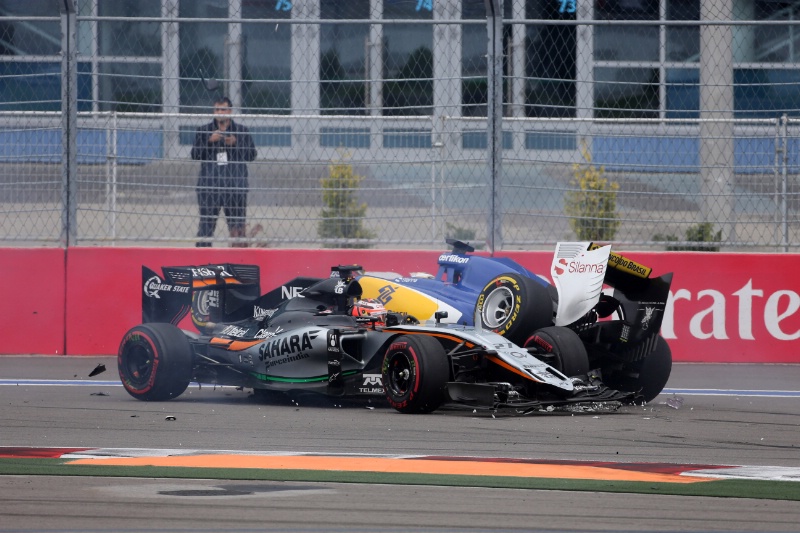 Hulkenberg brushes off first lap Ericsson clash