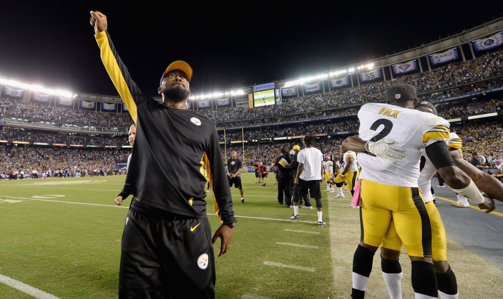 SAN DIEGO CA- OCTOBER 12 Head coach Mike Tomlin of the Pittsburgh Steelers and quarterback Mike Vick #2 of the Pittsburgh Steelers celebrate after defeating the San Diego Chargers 24-20 at Qualcomm Stadium