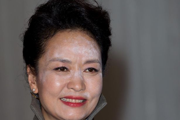 Madame Peng Liyuan arrives at the Lord Mayors banquet at The Guildhall