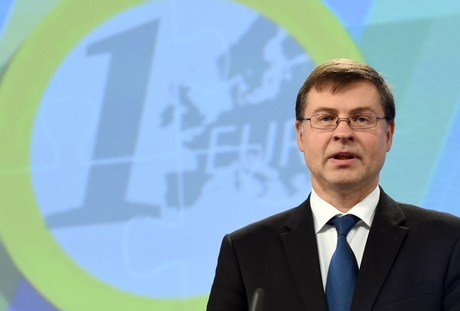 EU willing to offer Greece more aid in refugee crisis: Dombrovskis