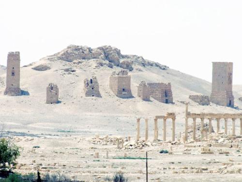 Daesh blows up Arch of Triumph in Palmyra