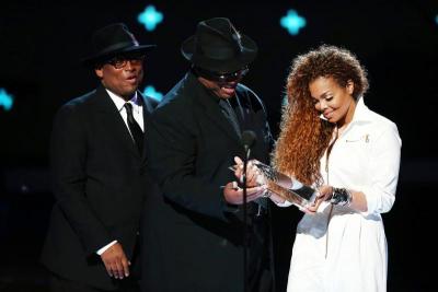 Janet Jackson's'Unbreakable Tops Billboard 200 Chart on First Week of Release