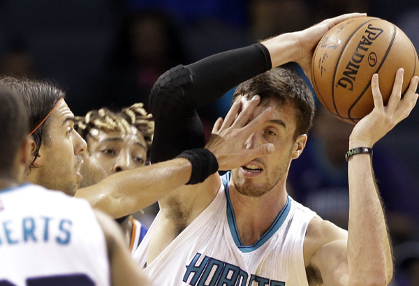 Batum helps Hornets stay unbeaten in preseason, beat Pistons