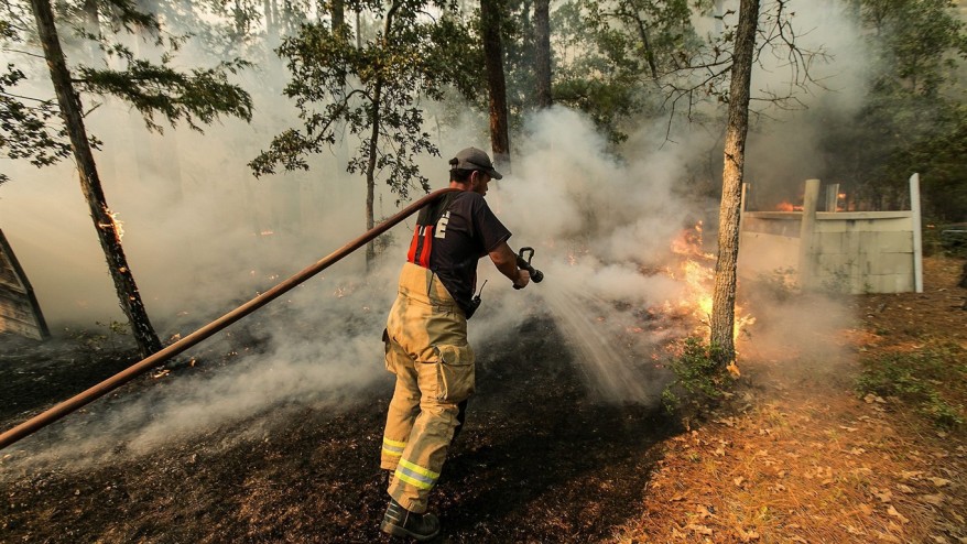 The Latest: Moving winds hinder crew fighting Texas wildfire