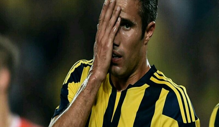 Barcelona set to make €3.5m move for former Man Utd striker Van Persie