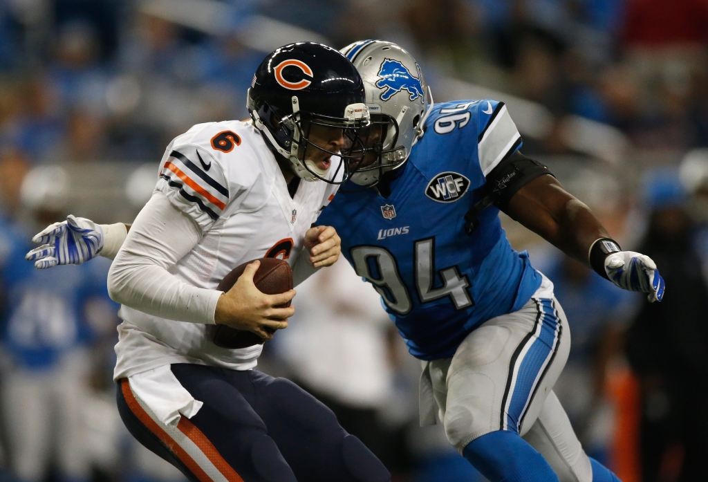 Lions defensive lineman Ezekiel Ansah sacks Bears quarterback Jay Cutler