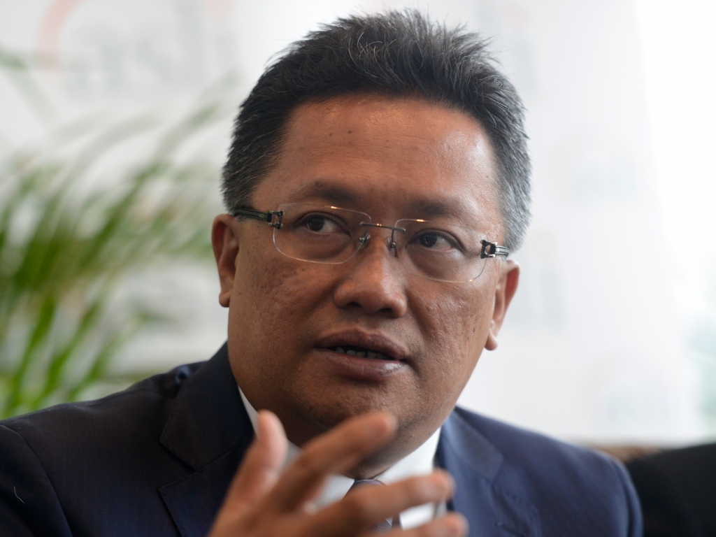 Putrajaya has taken note and welcomes the statement issued by the Conference of Malay Rulers asking for a complete investigation into the 1MDB controversy says Datuk Abdul Rahman Dahlan. – The Malaysian Insider filepic