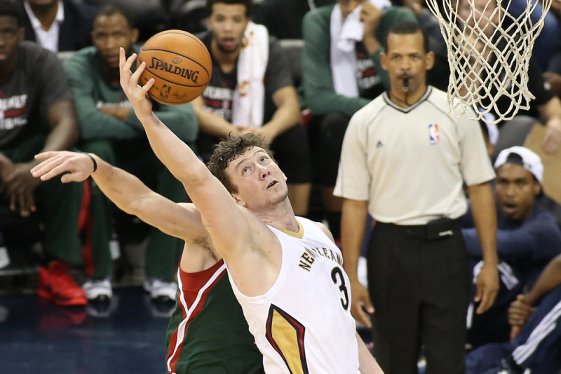 New Orleans Pelicans RUMORS: Omer Asik May Be Back For Season Opener?