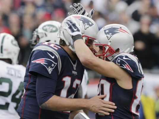 New England Patriots quarterback Tom Brad left celebrates