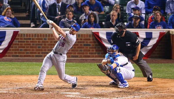 New York Mets second baseman Daniel Murphy hits a two-run home run against the Chicago Cubs in the 8th inning in game four of the NLCS at Wrigley Field