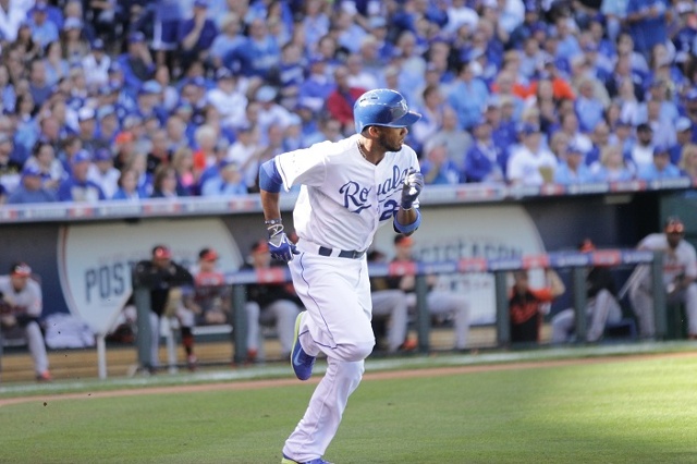 VIDEO: Ground crew member at Royals' game had an absolute nightmare with tarp