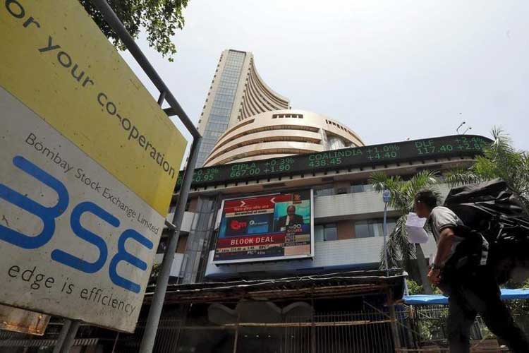 SBI was up 3 per cent while L&T HDFC Bank Maruti and ONGC were top gainers in the Sensex