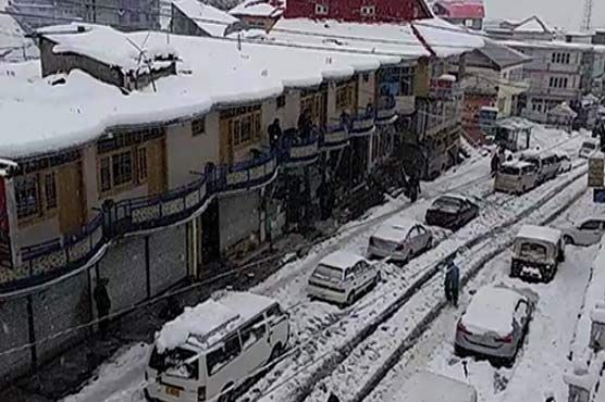 Hundreds of tourists stranded in Pak after snowfall