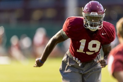 LB Reggie Ragland thrives in new role for No. 10 Alabama