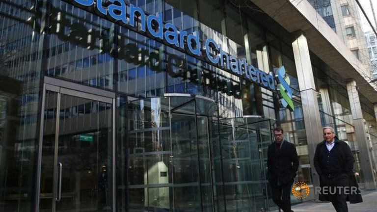 Reuters: StanChart to cut about 1000 top jobs