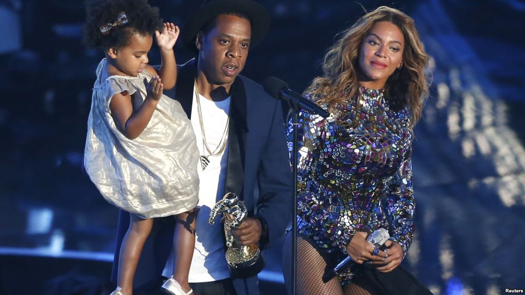 Jay-Z presents the Video Vanguard Award to Beyonce as he holds their daughter Blue Ivy during the 2014 MTV Video Music Awards in Inglewood California Aug. 24 2014