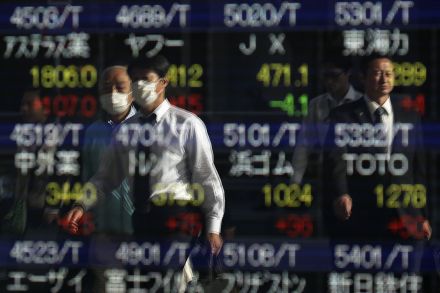 Nikkei falls amid profit taking and oil stock selloff