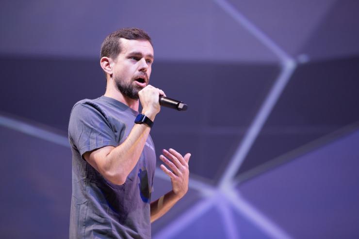 Twitter CEO gives up $200M in stock for company employees