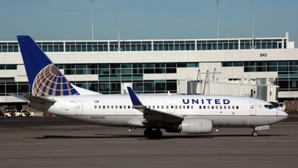 United Airlines Boeing 737-700