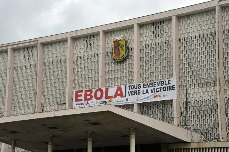 WHO hails first full week with no new Ebola cases since March 2014