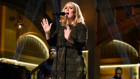 Adele performs on'Saturday Night Live