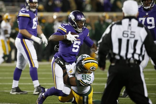 Rodgers, Packers beat Vikings 30-13 to even NFC North race