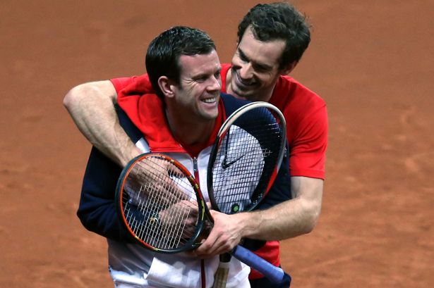 Andy Murray and captain Leon Smith during a practice session