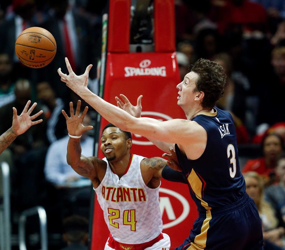 New Orleans Pelicans center Omer Asik and Atlanta Hawks guard Kent Bazemore reach for a rebound in the first half of an NBA basketball game Wednesday Nov. 11 2015 in Atlanta