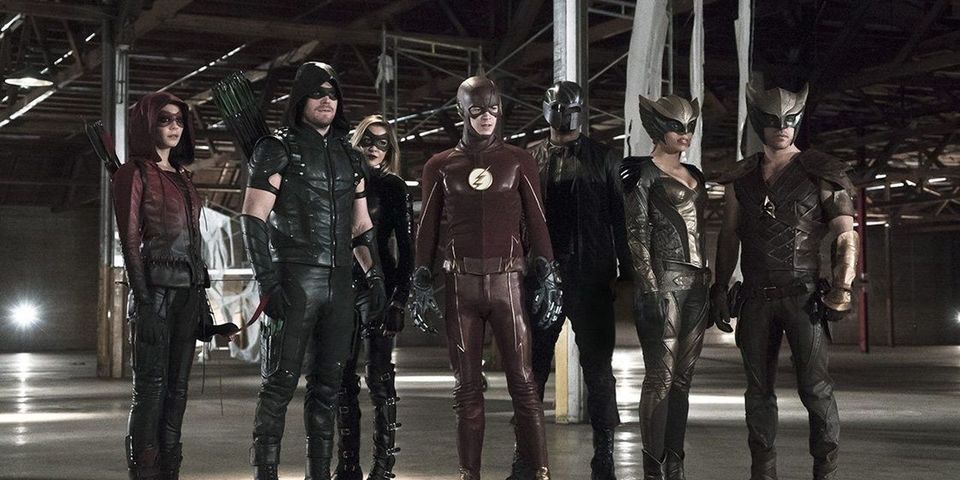 First Arrow and The Flash Crossover Photo Shows Oliver and Barry With Hawkgirl